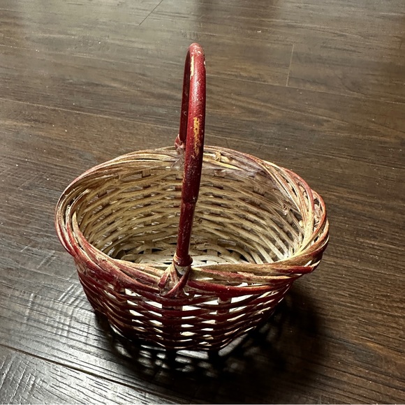 SMALL RED WASHED DECORATIVE BASKET - Picture 4 of 12